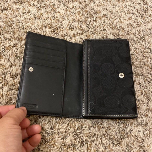 Coach wallet In great conditions!🦋 - Picture 2 of 3